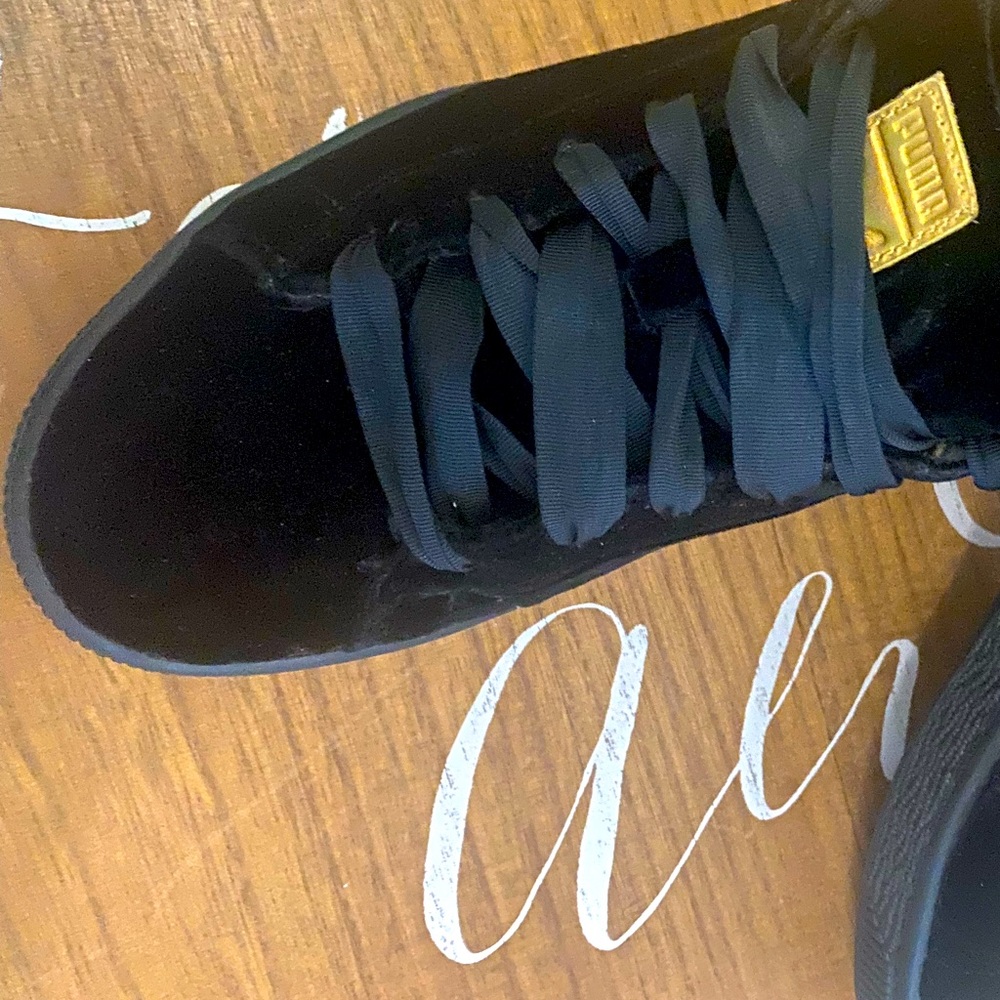 Black velvet Puma Size 7